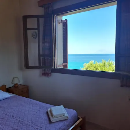 Ithaka 1 Apartman Kásztro